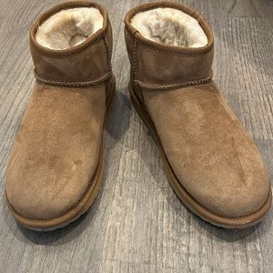 Emu sheepskin boots